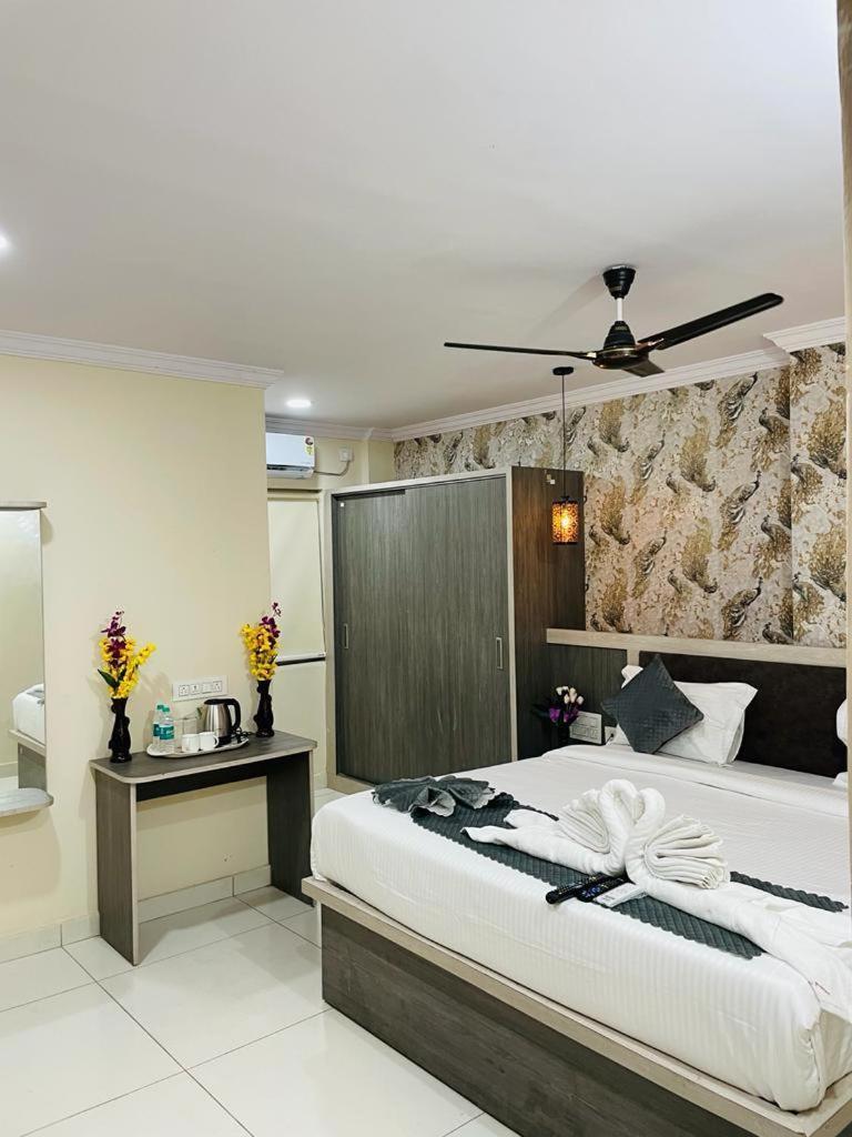 שמשבאד Hotel Blue Petals מראה חיצוני תמונה