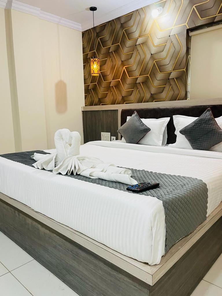 שמשבאד Hotel Blue Petals מראה חיצוני תמונה