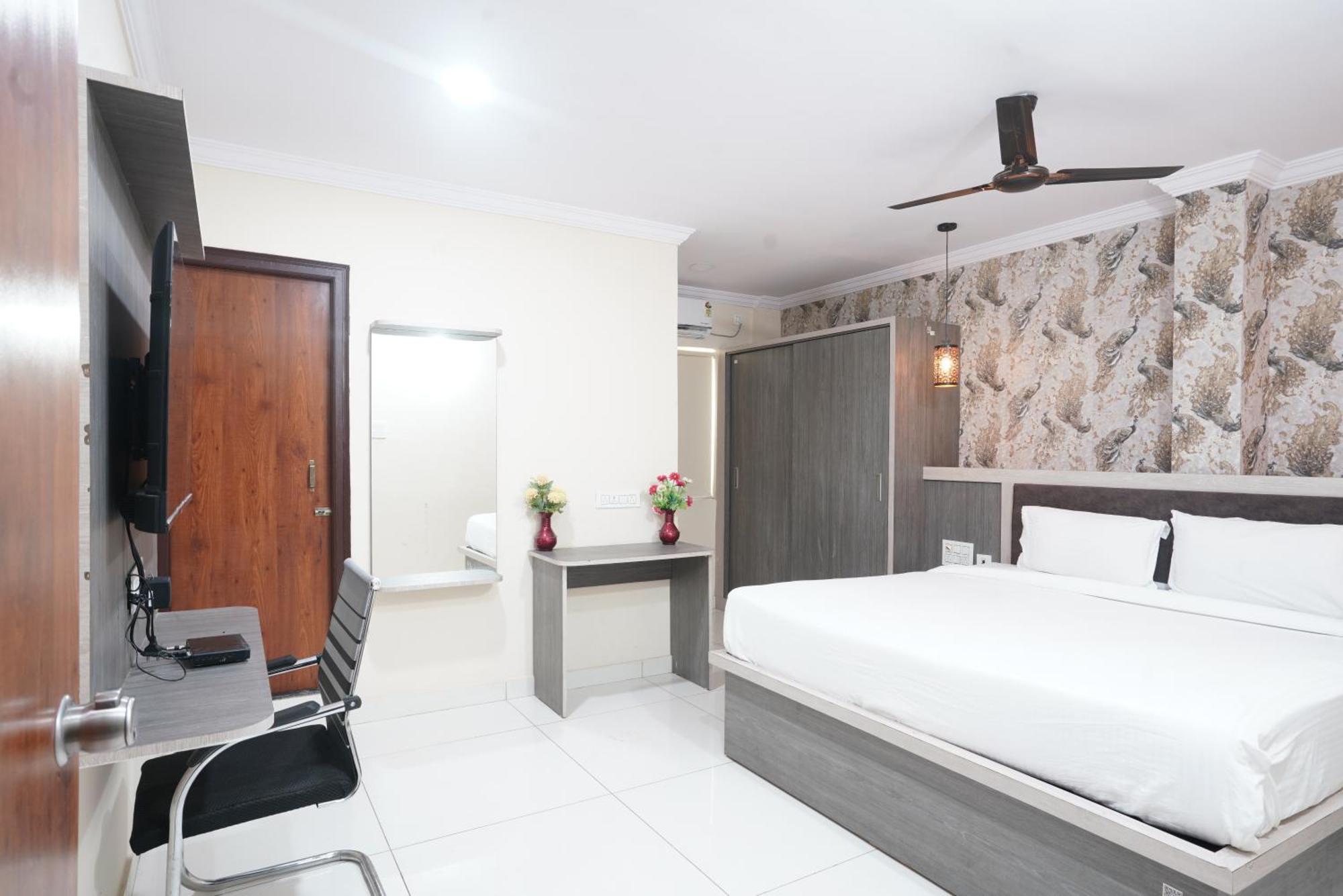 שמשבאד Hotel Blue Petals מראה חיצוני תמונה