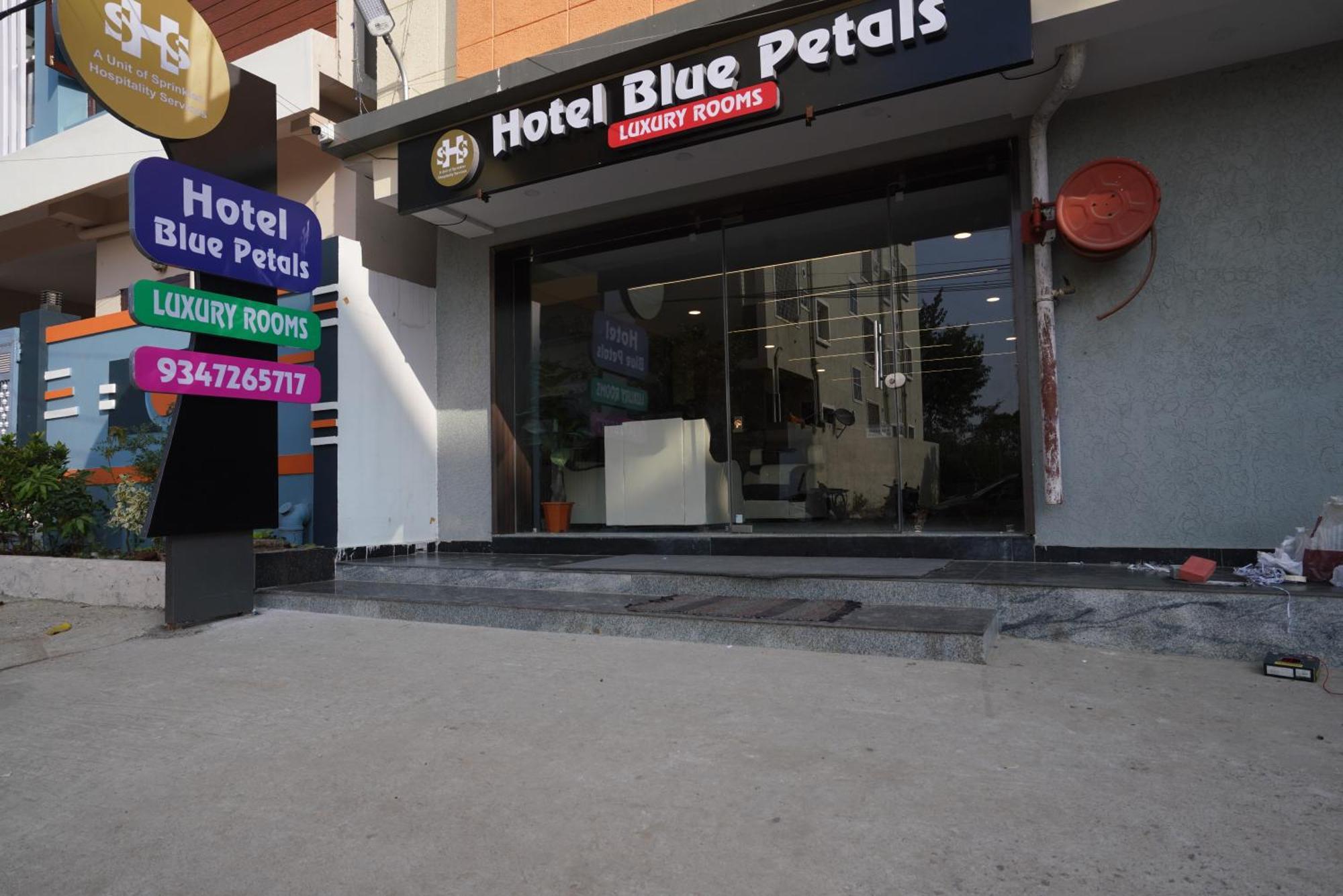 שמשבאד Hotel Blue Petals מראה חיצוני תמונה