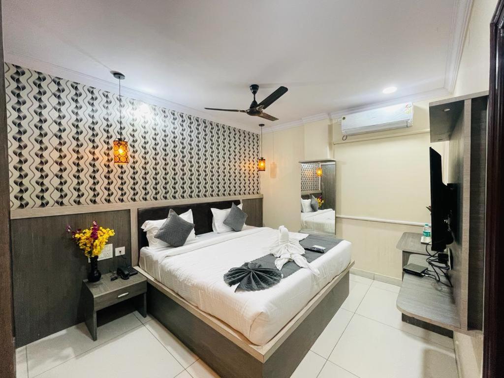 שמשבאד Hotel Blue Petals מראה חיצוני תמונה